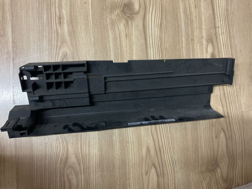 7618771 BMW F10 ÖN SOL RADYATÖR TAŞIYICI BRAKETİ ÇIKMA ORJİNAL