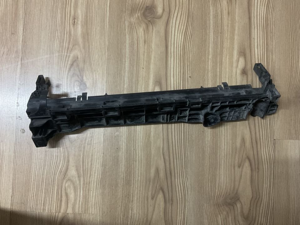 A0995044218 MERCEDES W253 ÖN SAĞ RADYATÖR TAŞIYICI ÇIKMA ORJİNAL