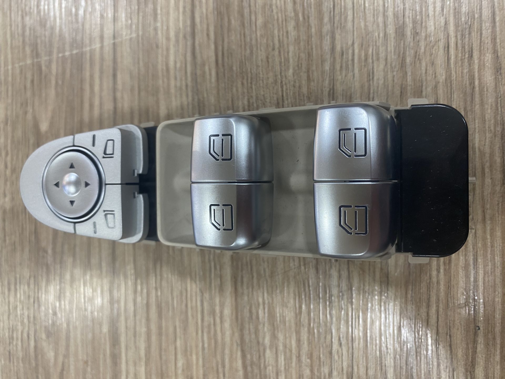 A2059057111 MERCEDES W205 SOL CAM DÜĞME GRUBU SIFIR ORJİNAL