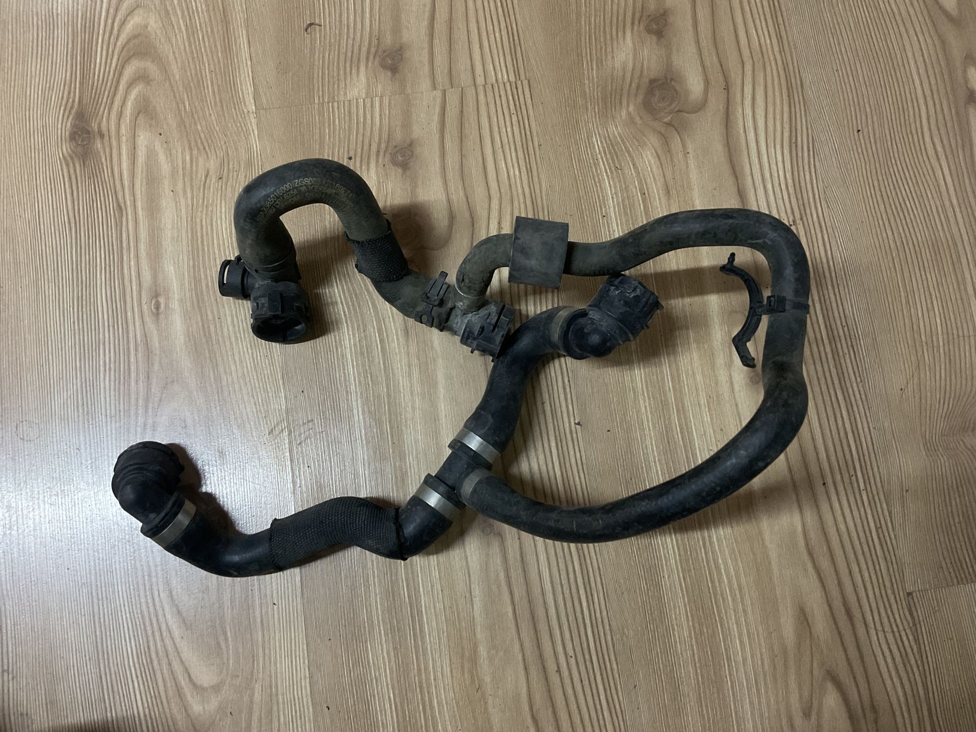 A2385016000 MERCEDES W238 MOTOR SOĞUTMA BORUSU ÇIKMA ORJİNAL