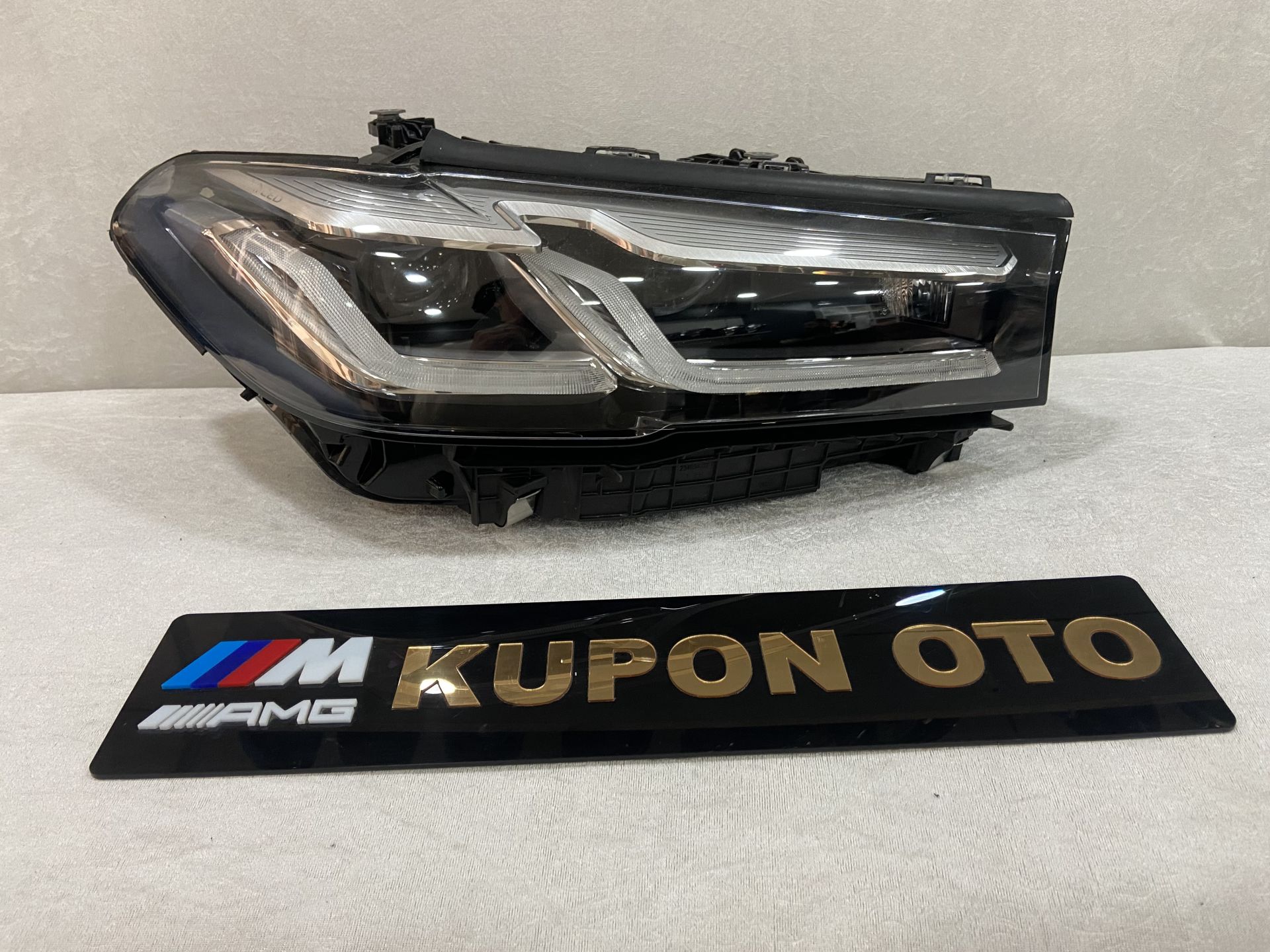 63119479262 9479262 BMW G30 SAĞ LED FAR ÇIKMA ORJİNAL