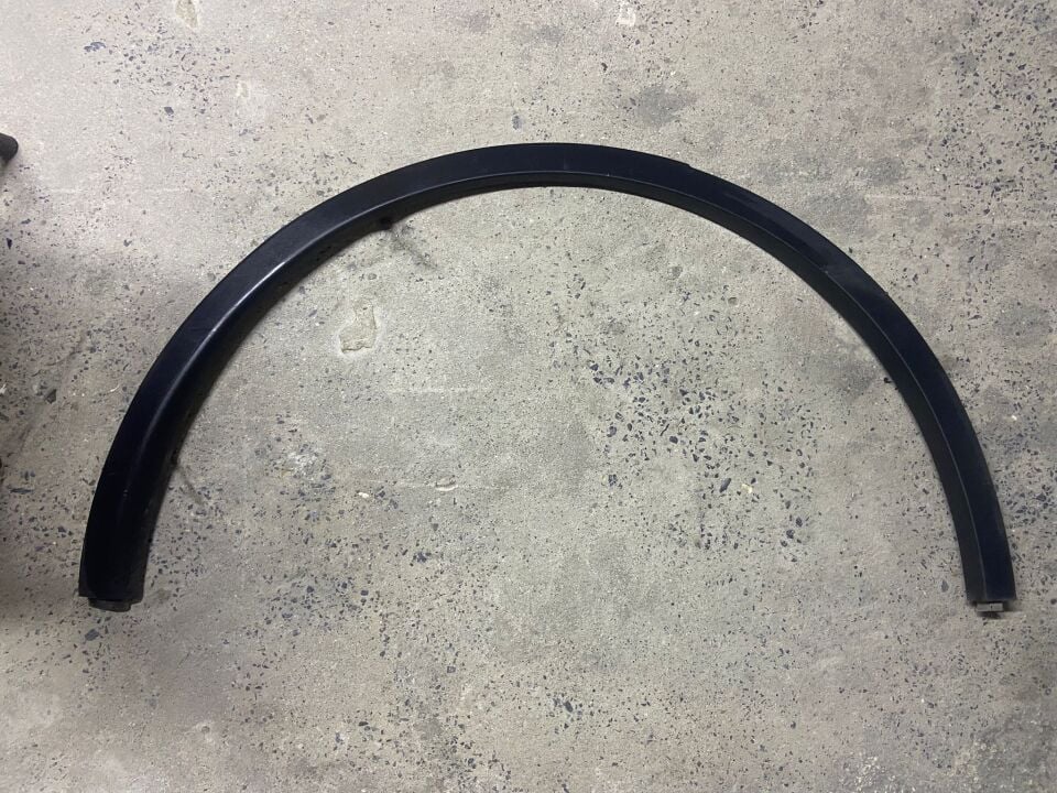 1658694-00-A TESLA MODEL Y SAĞ ARKA DODİK ÇIKMA ORJİNAL