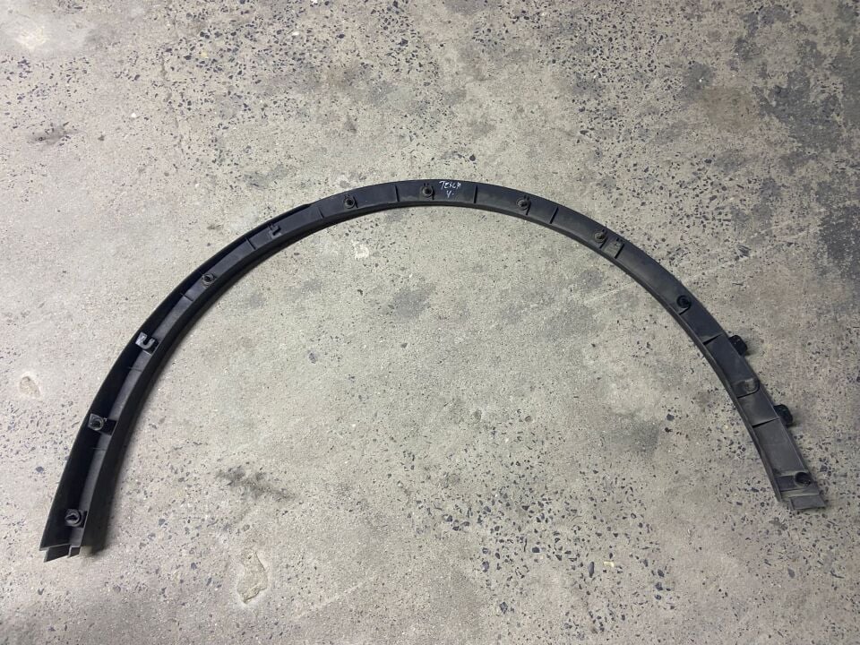1658694-00-A TESLA MODEL Y SAĞ ARKA DODİK ÇIKMA ORJİNAL