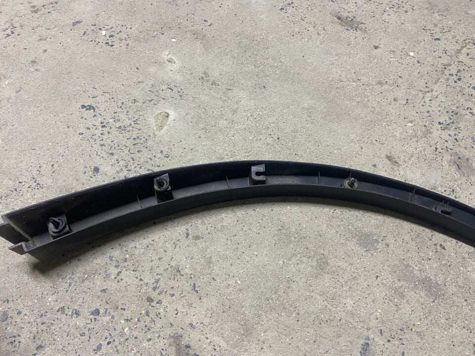 1658694-00-A TESLA MODEL Y SAĞ ARKA DODİK ÇIKMA ORJİNAL