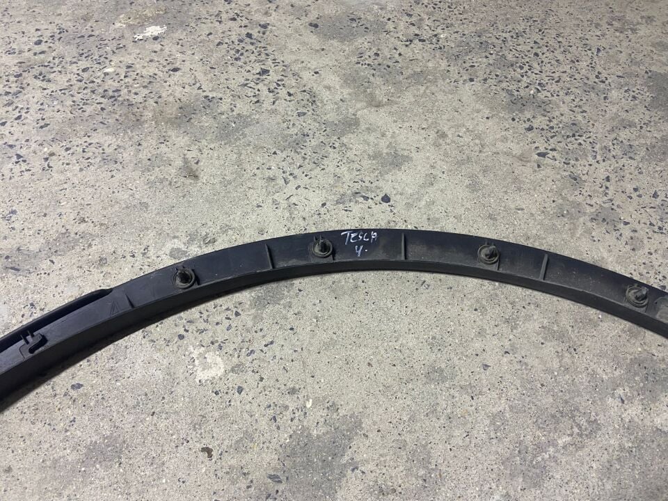 1658694-00-A TESLA MODEL Y SAĞ ARKA DODİK ÇIKMA ORJİNAL