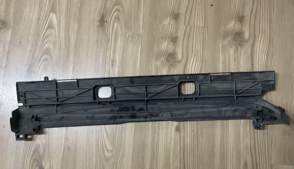 7618759 BMW F10 F12 ÜST RADYATÖR BAKALİTİ ÇIKMA ORJİNAL