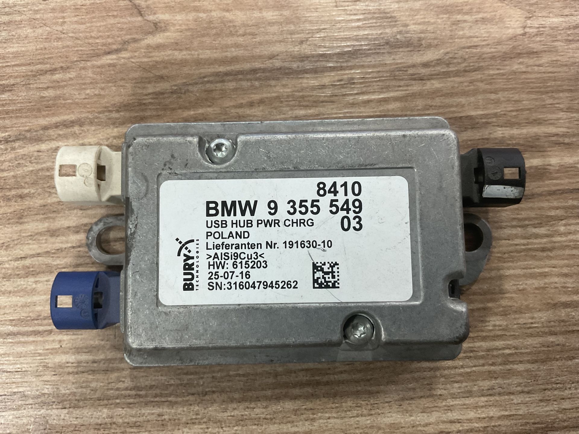 9355549 BMW F20 F30 G30 G11 G12 F39 G01 USB GÜÇ ŞARZ CİHAZI ÇIKMA ORJİNAL