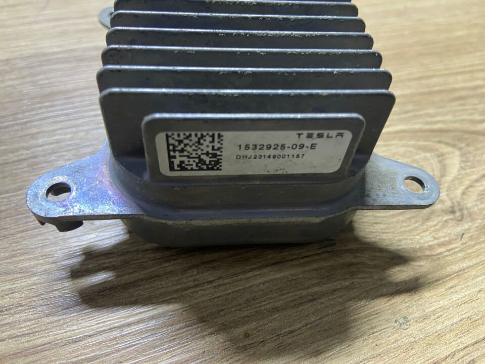 1532925-09-E TESLA Y FAR BEYNİ ÇIKMA ORJİNAL