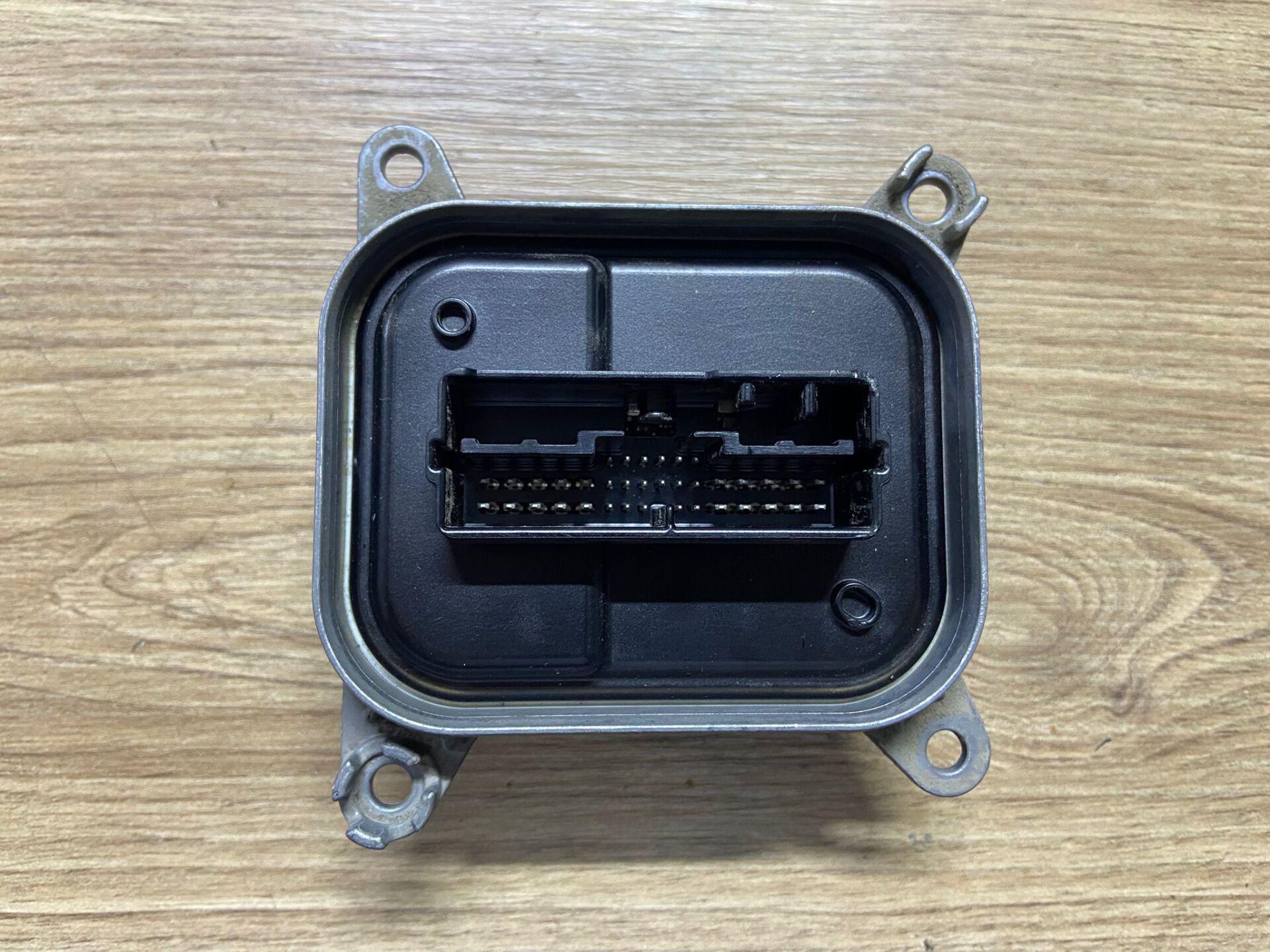 1532925-09-E TESLA Y FAR BEYNİ ÇIKMA ORJİNAL