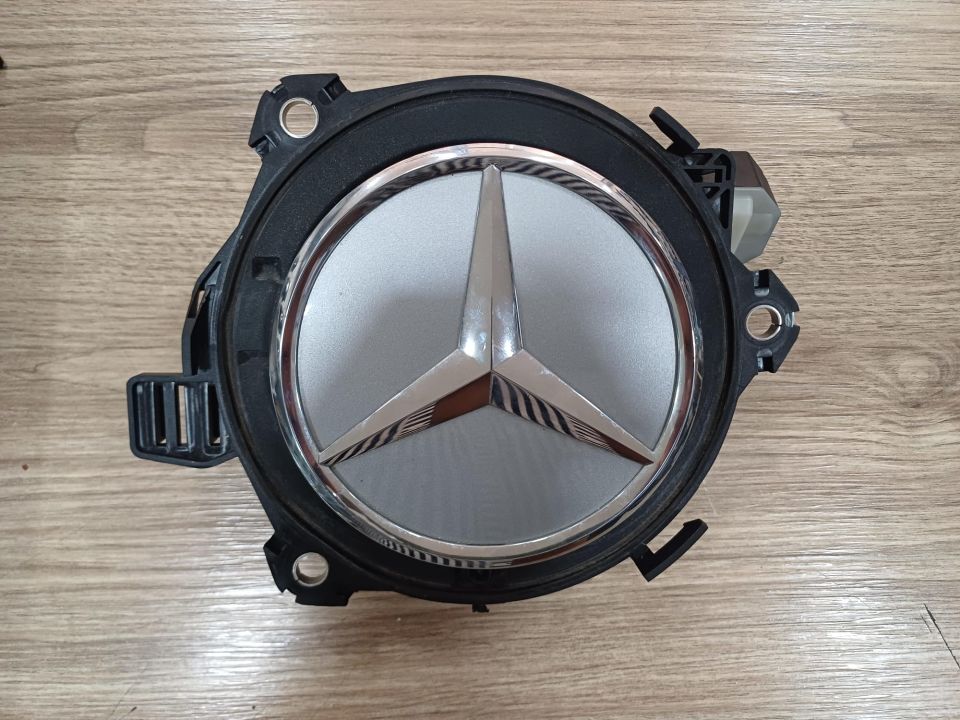 A0997504500 MERCEDES W118 W167 W236 W238 W254 W257 W294 W295 W296 W297 ARKA BAGAJ LOGOSU VE KAMERA YUVASI ÇIKMA ORJİNAL