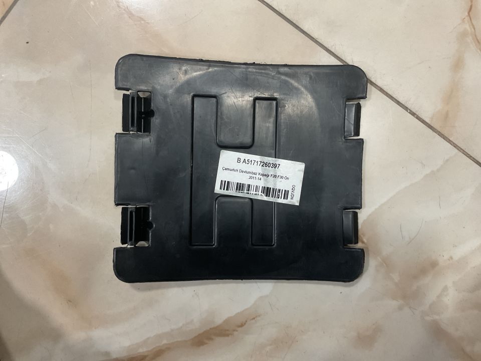 51717260397 7260397 BMW F20 LCİ ÖN ÇAMURLUK DAVLUMBAZ KAPAĞI ÇIKMA ORJİNAL