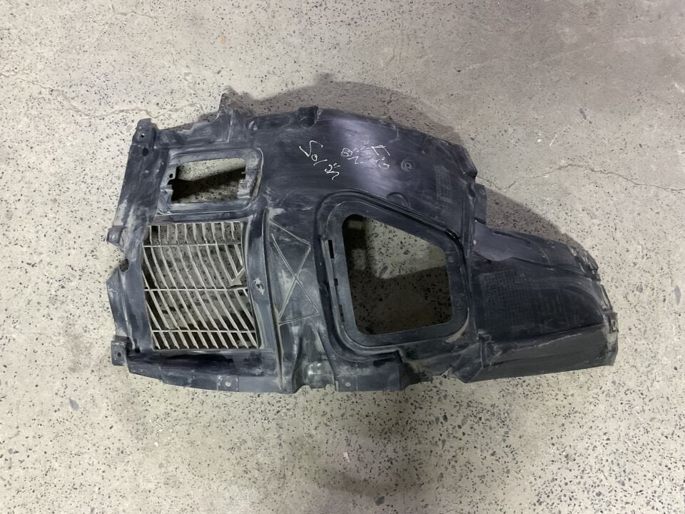 51717186727 7186727 BMW F10 LCİ SOL ÖNÜN ÖNÜ DAVLUMBAZ ÇIKMA ORJİNAL