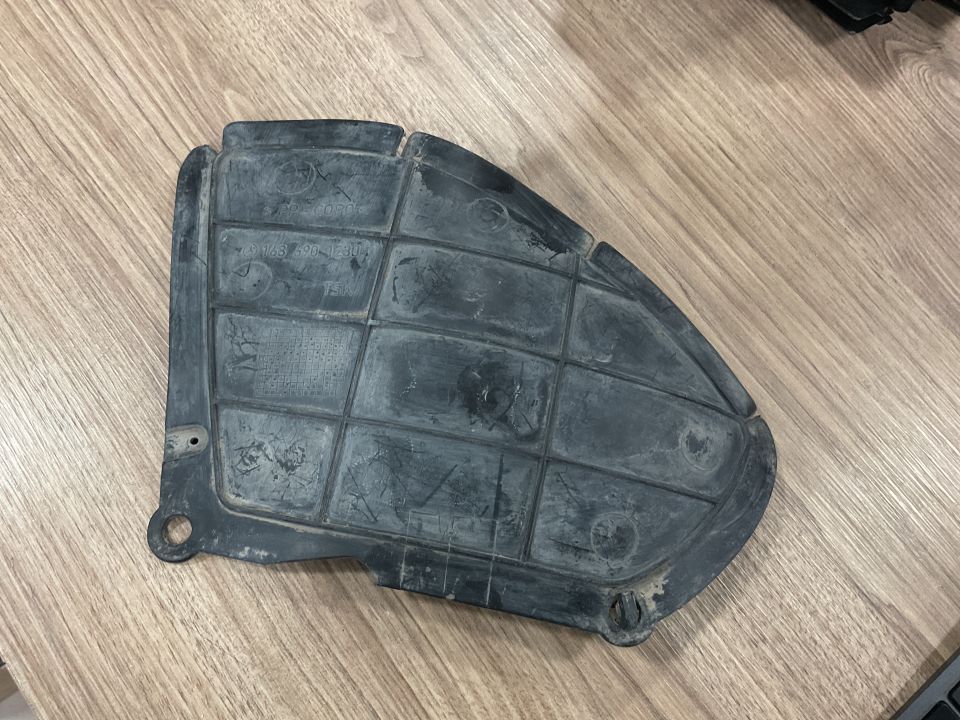 A1686901230 MERCEDES W168 A160 A140 ÖN SAĞ DAVLUMBAZ KAPAĞI