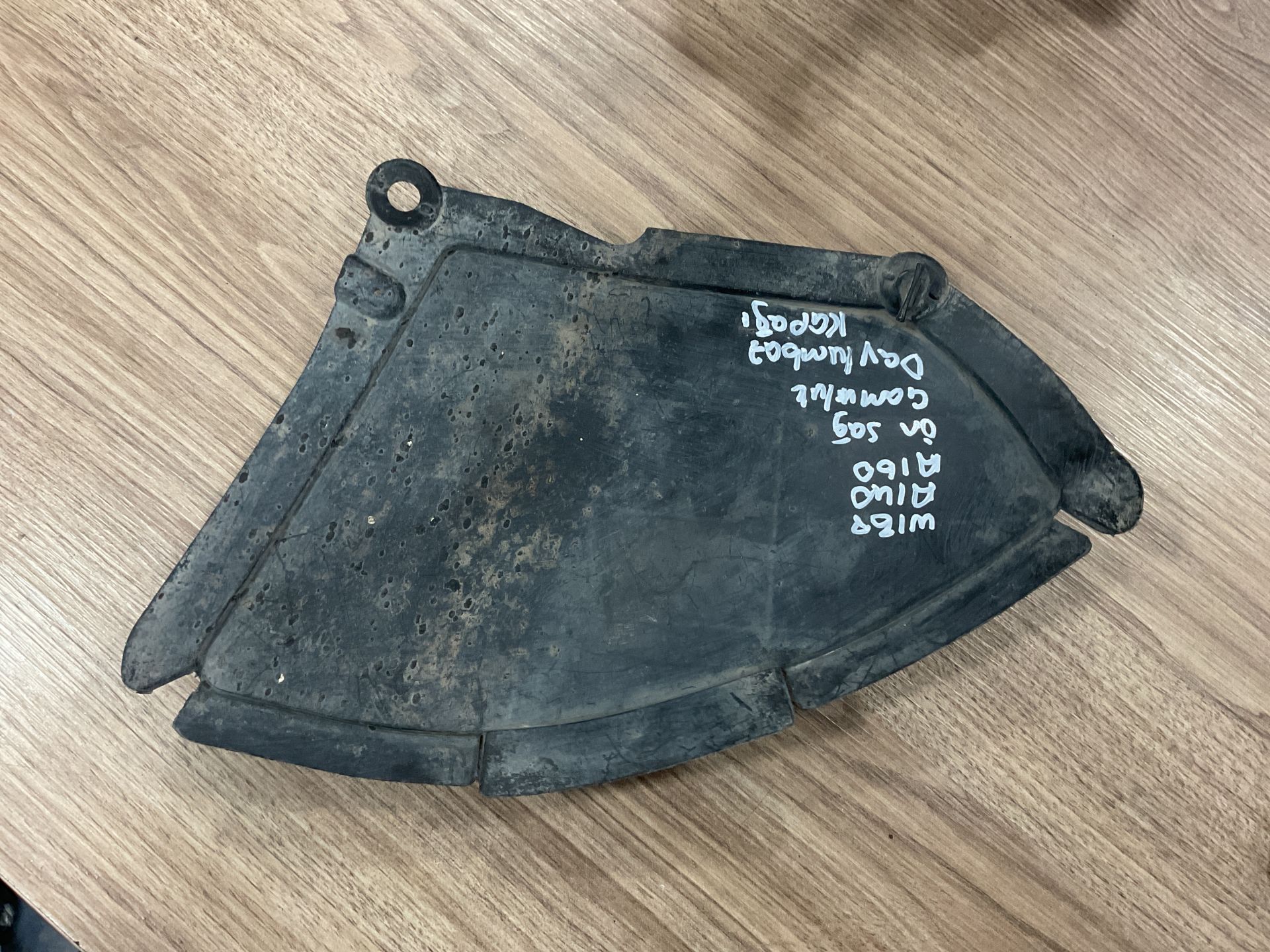 A1686901230 MERCEDES W168 A160 A140 ÖN SAĞ DAVLUMBAZ KAPAĞI