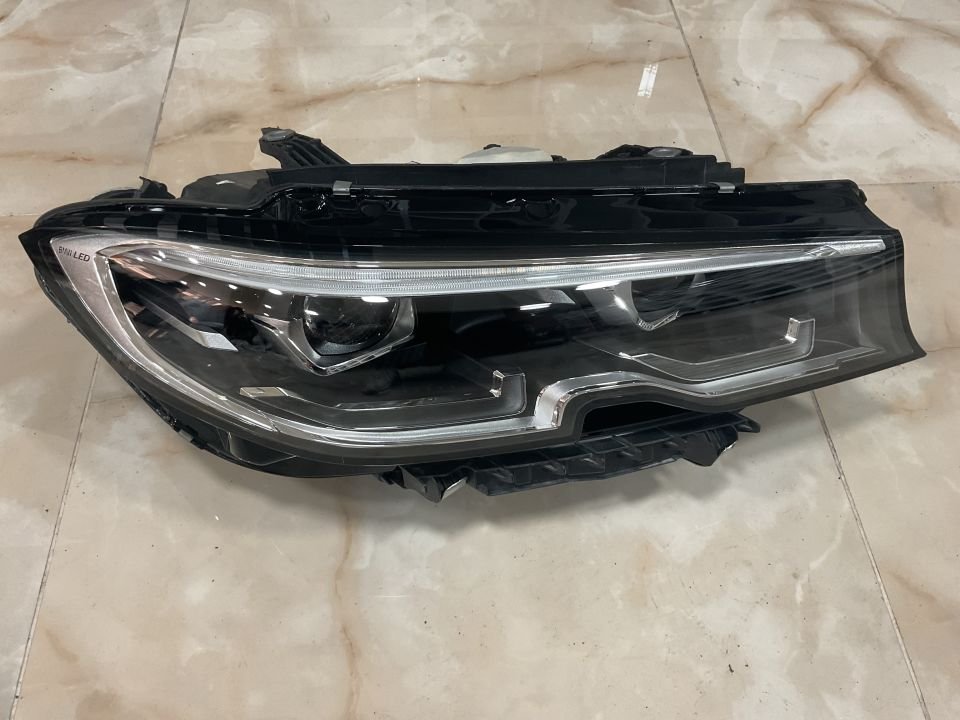 63118496156 8496156 BMW G20 LED SAĞ FAR ÇIKMA ORJİNAL (CAM DEĞİŞTİ SU ALMAYA KARŞI GARANTİLİ)