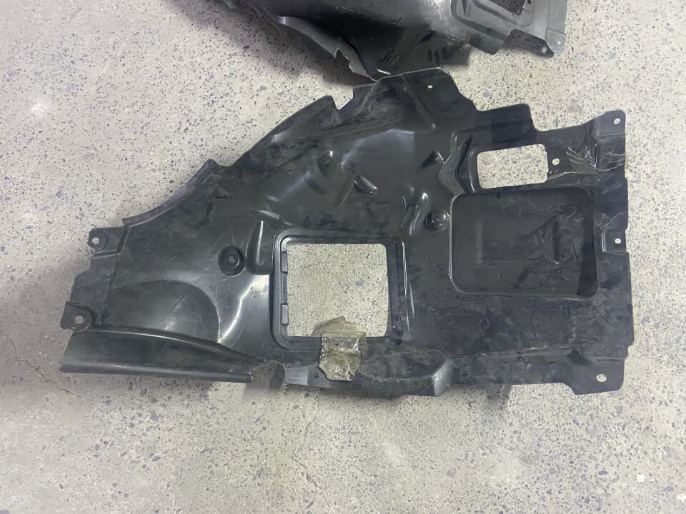 51717260725 7260725 BMW F30 LCİ SOL ÖNÜN ÖNÜ DAVLUMBAZ SIFIR Y.S