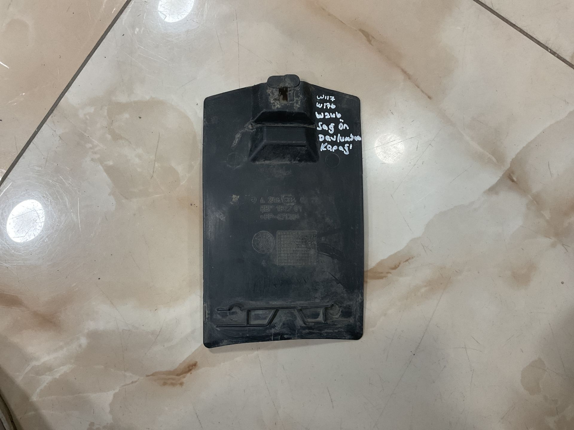 A2468840222 MERCEDES W246 W176 SAĞ ÖN ÇAMURLUK DAVLUMBAZ KAPAĞI ÇIKMA ORJİNAL