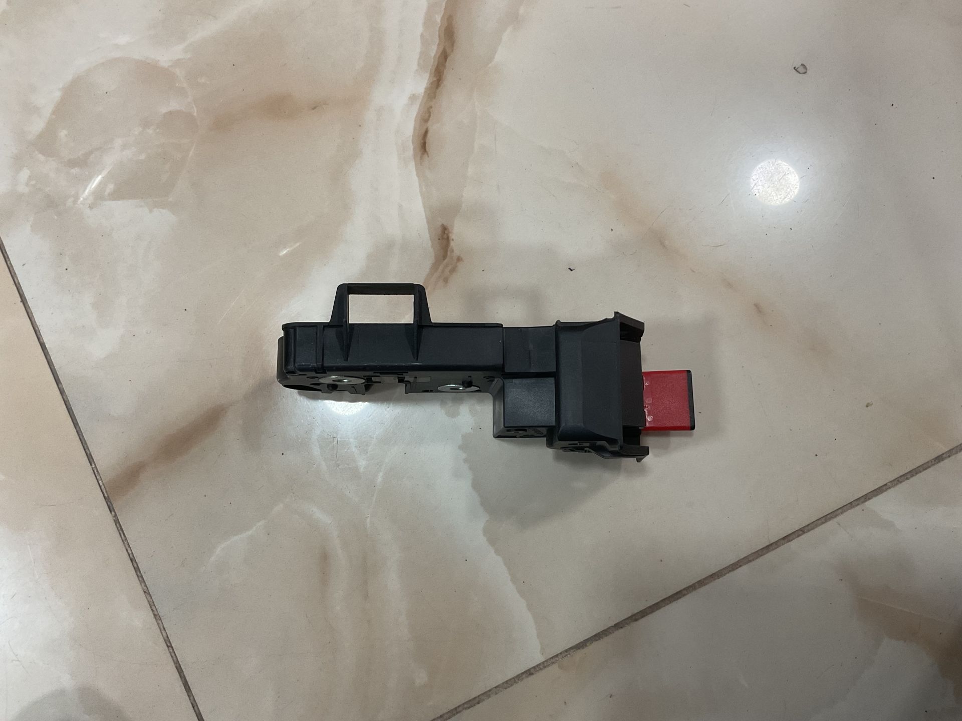 A1779205400 MERCEDES W177 ARKA KOLTUK KİLİDİ SIFIR ORJİNAL