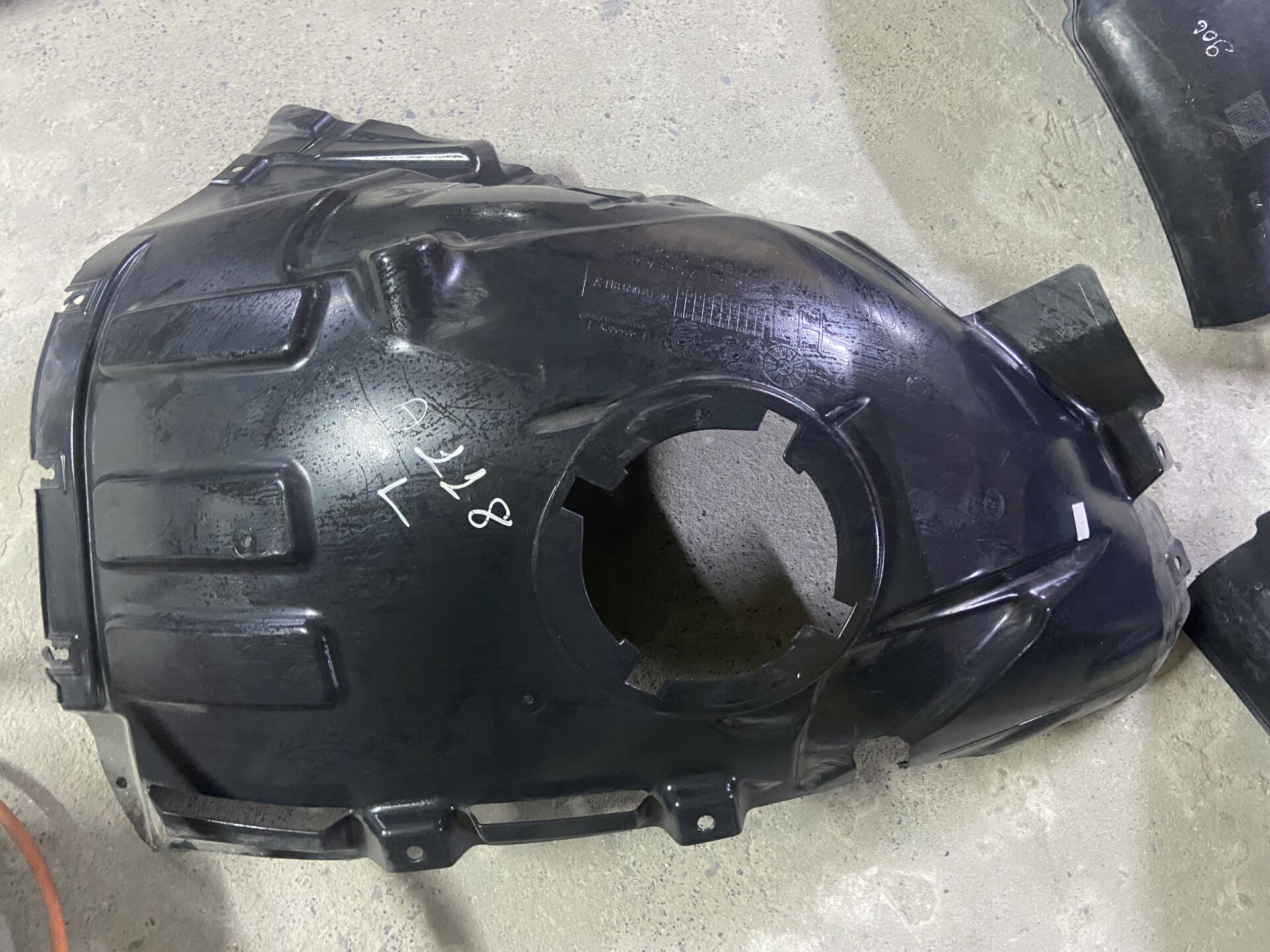 A1186908100 MERCEDES W118 SOL ÖNÜN ÖNÜ DAVLUMBAZ SIFIR ORJİNAL