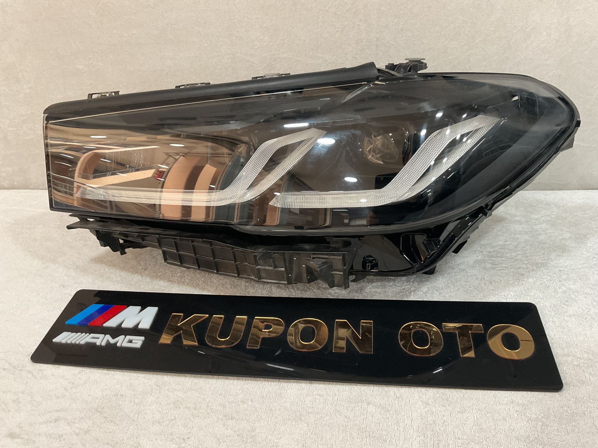 9879639 BMW G30 LCİ SHADOW SOL FAR HATASIZ SÖKME