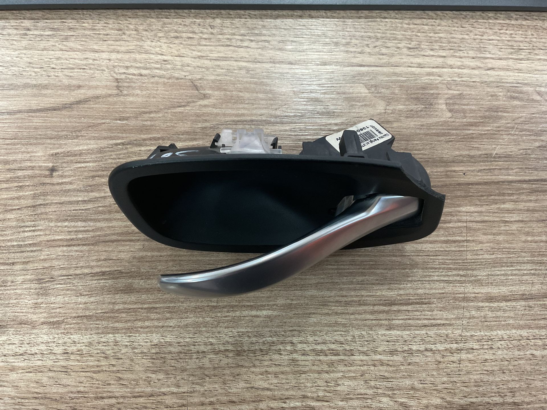 51217076261 7076261 BMW E60 E61 SOL ARKA İÇ KAPI KOLU ÇIKMA