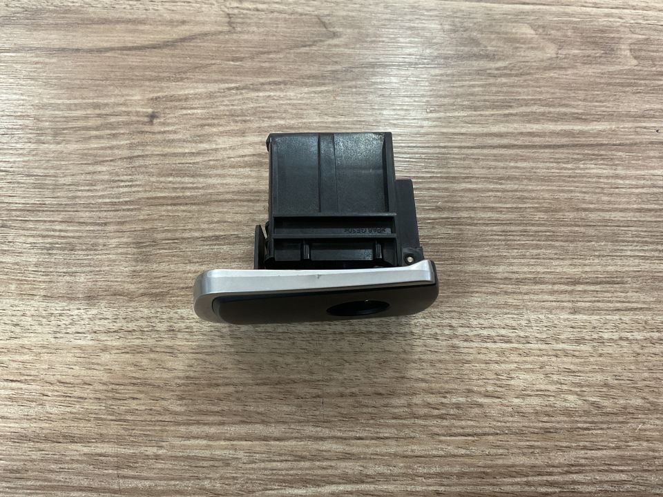 51169205337 9205337 BMW F30 F21 TORPİDO KAPAK AÇMA KOLU ÇIKMA ORJİNAL