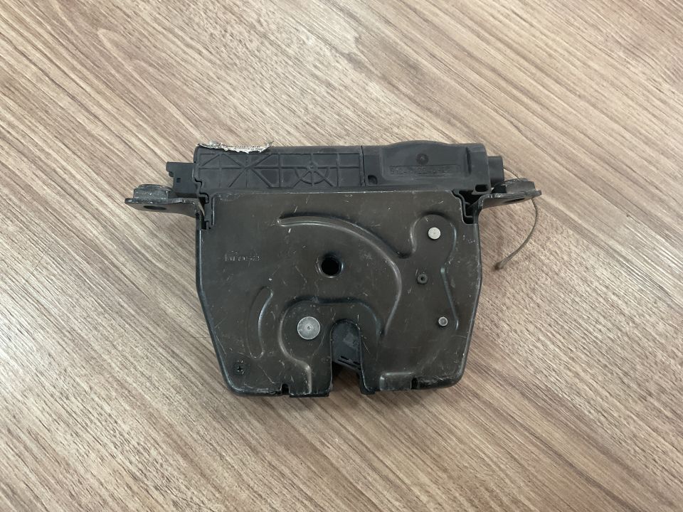 51247224692 BMW F30 F80 KASA 3 SERİSİ BAGAJ KAPAK KİLİDİ ÇIKMA ORJİNAL 7224692