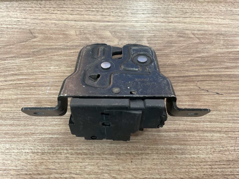 51247248075 7248075 BMW F20 KASA 1 SERİSİ BAGAJ KİLİDİ ÇIKMA ORJİNAL