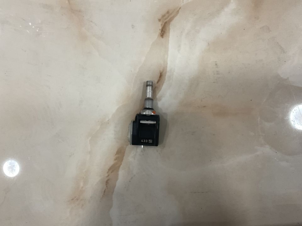 A009052102 MERCEDES W213 W238 W257 W290 W463 LASTİK BASINÇ SENSÖRÜ ÇIKMA