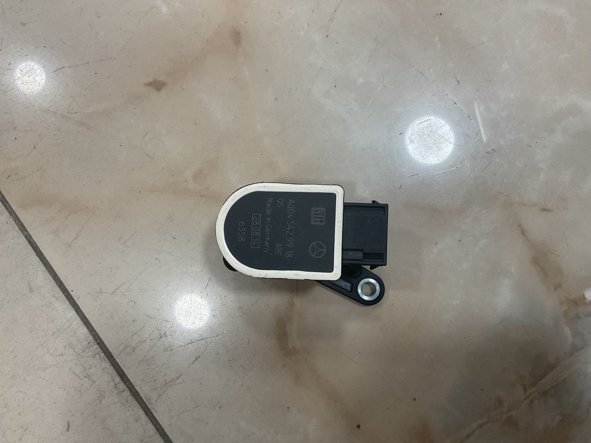 A0045429918 MERCEDES W117 W156 W166 W176 W190 W207 W218 W242 W246 W292 W447 W448 ÖN FAR SEVİYE SENSÖRÜ ÇIKMA ORJİNAL