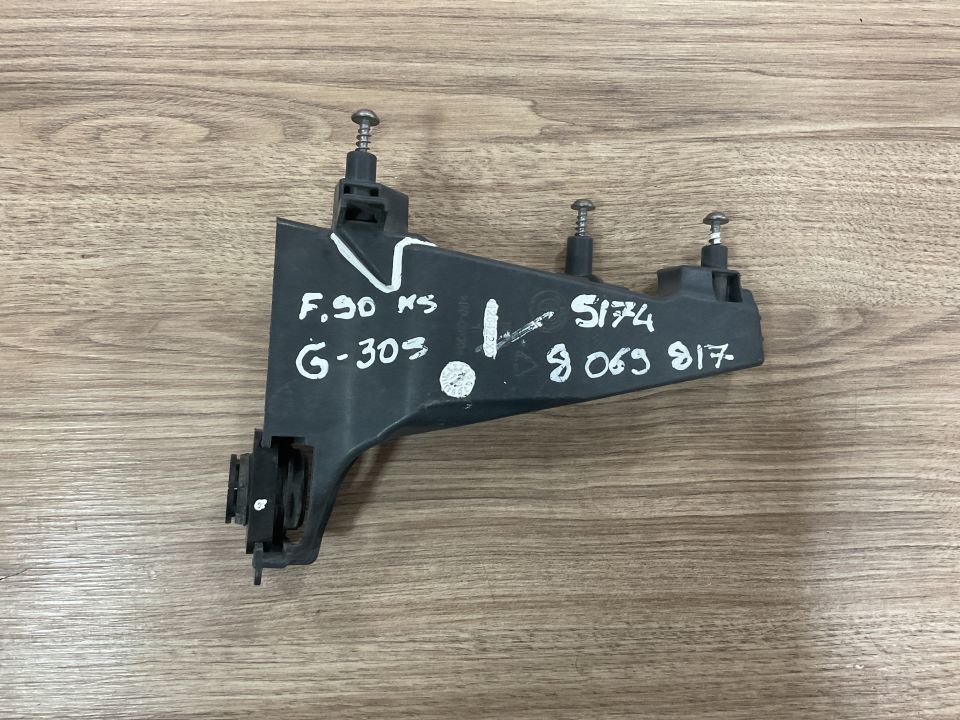 51748069817 8069817 BMW M5 G30 HAVA KANALI ÜST BRAKETİ ÇIKMA ORJİNAL