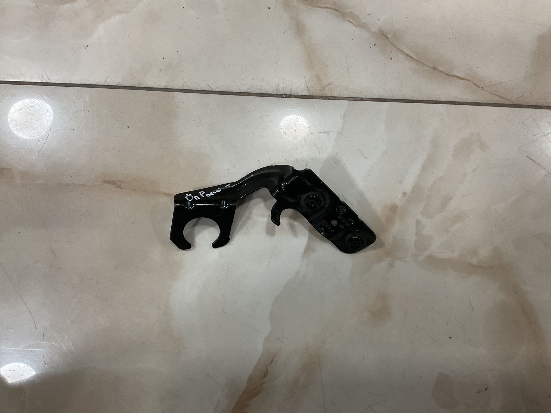 13718618896 8618896 BMW F36 F20 F87 F82 F23 ÖN PANEL TUTUCU AYAĞI ÇIKMA ORJİNAL