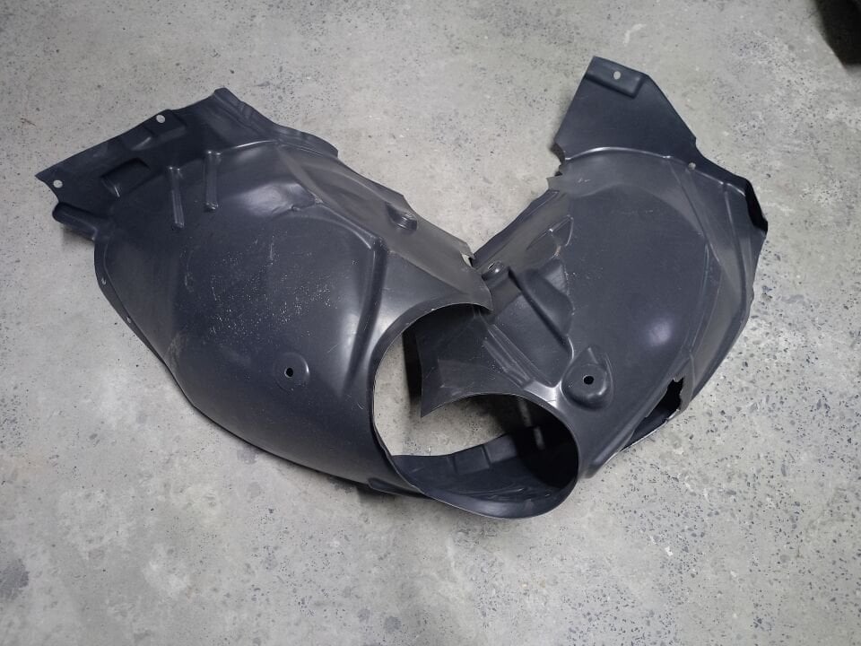 51719633354 9633354 BMW İX SAĞ ARKA DAVLUMBAZ ÇIKMA ORJ