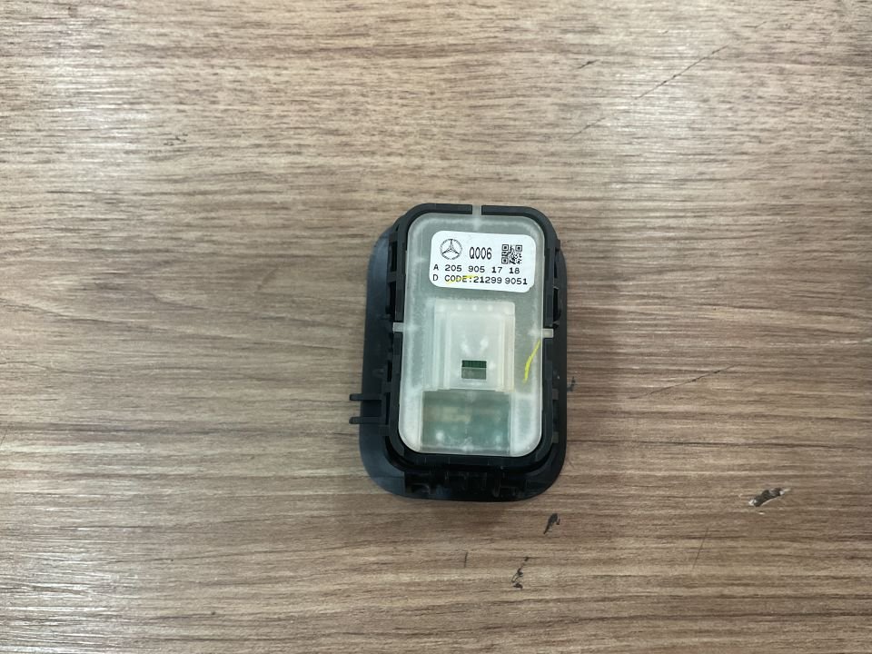A2059051718 W205 W253 W293 MERCEDES BAGAJ AÇMA DÜĞMESİ SIFIR ORJİNAL