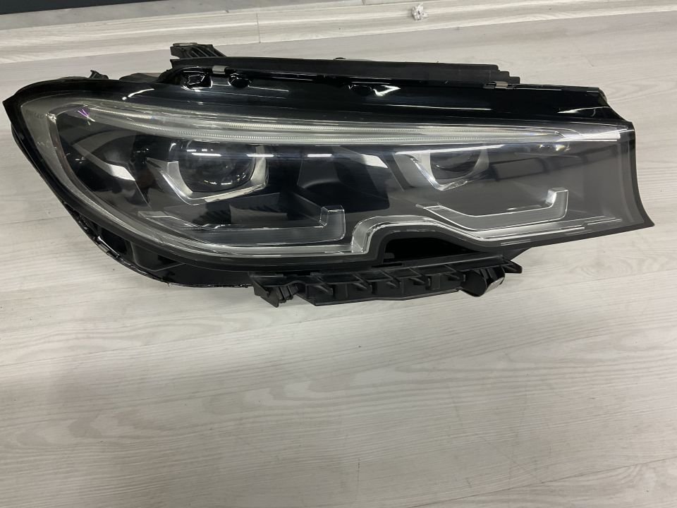 63118496150 9481702 BMW G30 SAĞ ÖN LED FAR ÇIKMA ORJİNAL(CAM DEĞİŞMİŞ KASA TAMİRLİ SU ALMAYA KARŞI GARANTİLİ)