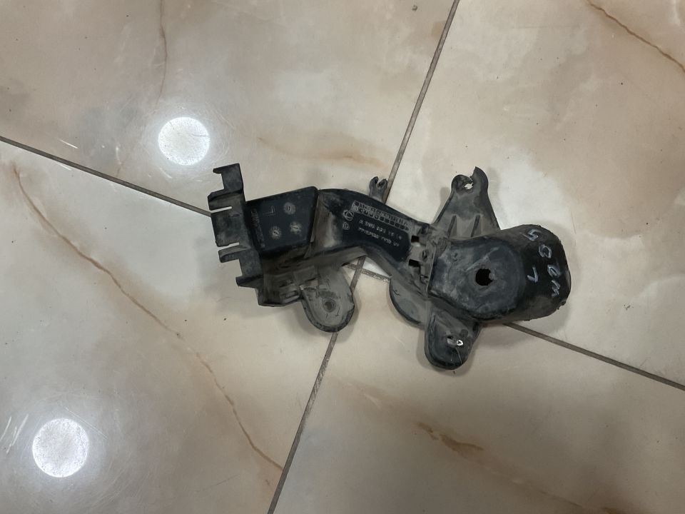 A2058851914 MERCEDES W205 AMG ARKA TAMPON ALT BRAKETİ ÇIKMA ORJİNAL
