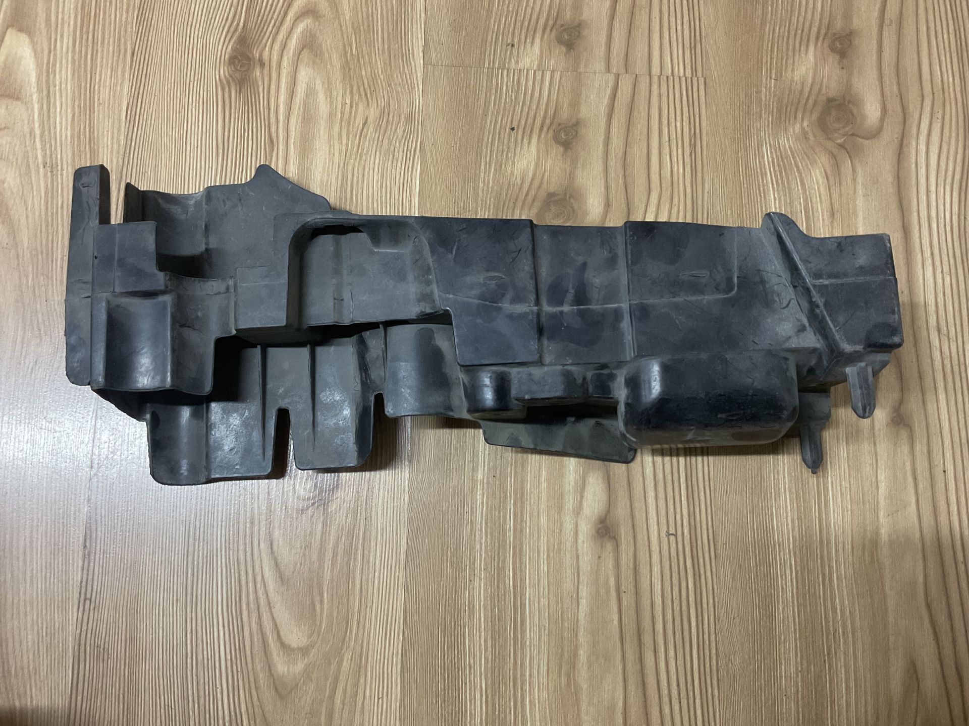 A9068890131 MERCEDES W906 ÖN PANEL BRAKETİ ÇIKMA ORJİNAL