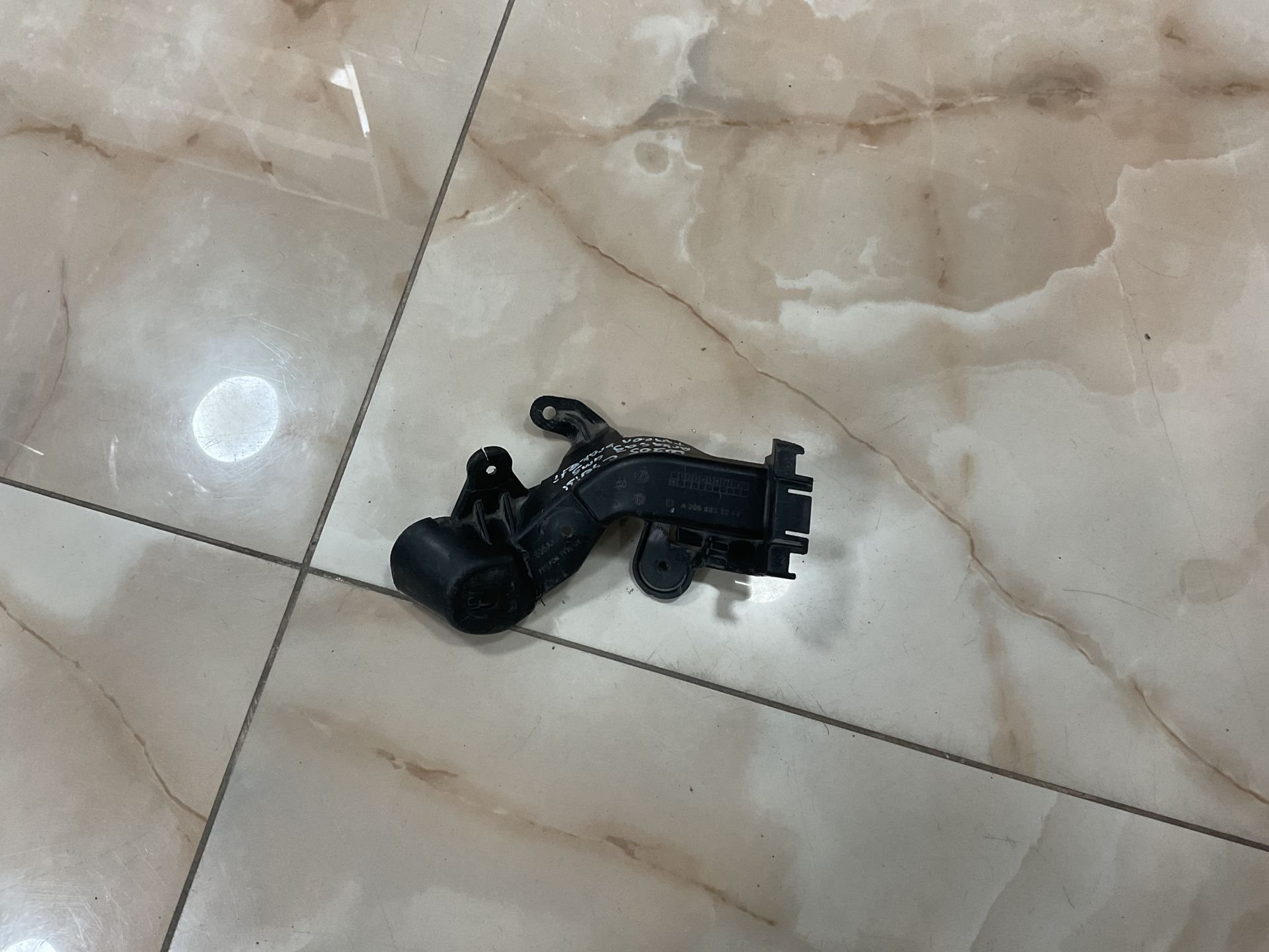 A2058852014 MERCEDES W205 C SERİSİ ARKA SAĞ AMG TAMPON BRAKETİ ÇIKMA ORJİNAL