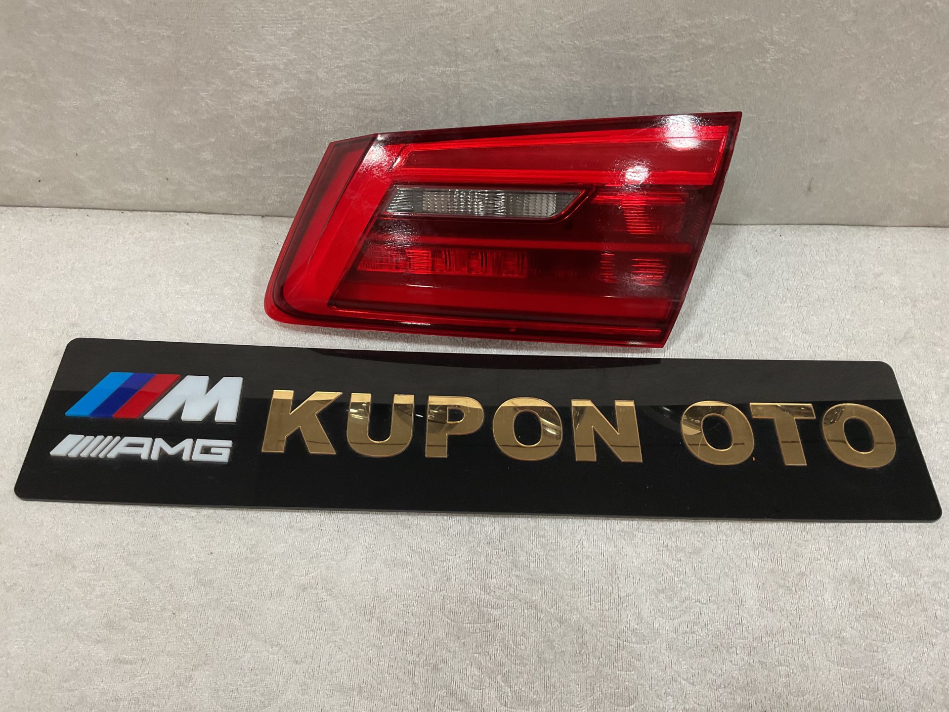 63217376474 7376474 BMW G30 G38 5 SERİSİ  F90 M SERİSİ SAĞ BAGAJ İÇ STOP ÇIKMA ORJİNAL