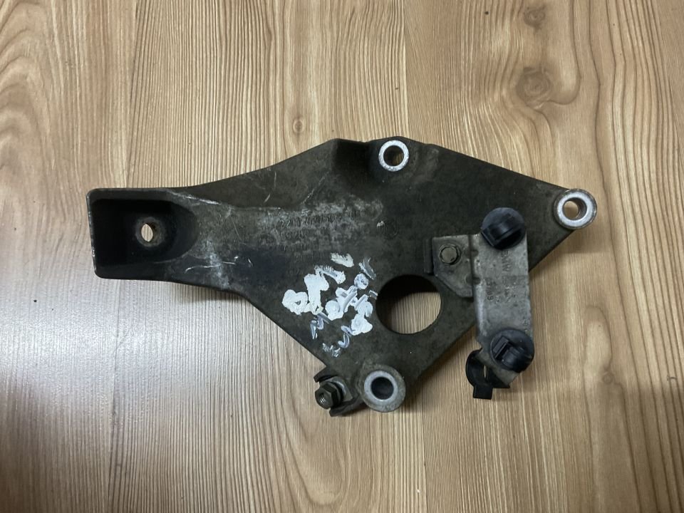 22116775041 6775041 BMW E90 E92 E87 MOTOR KULAĞI ÇIKMA ORJİNAL