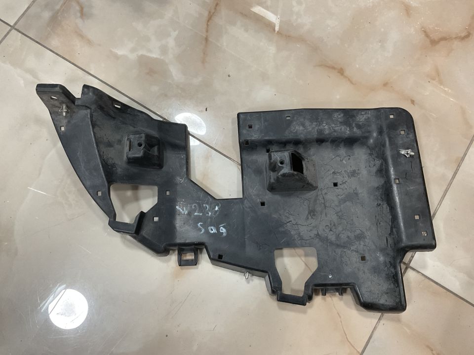 A2388850801 MERCEDES W238 AMG ARKA SAĞ EGZOZ BRAKETİ ÇIKMA ORJİNAL