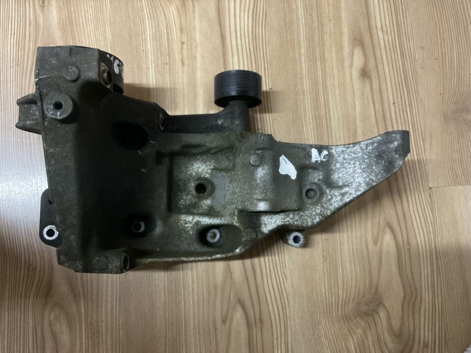 1116780263 6780263 BMW E90 KOMPRESÖR DESTEK BRAKETİ ÇIKMA ORJİNAL