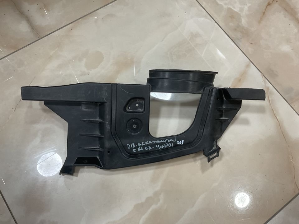 A2138850614  MERCEDES W213 ARKA SAĞ  EGZOZ YUVASI ÇIKMA ORJİNAL