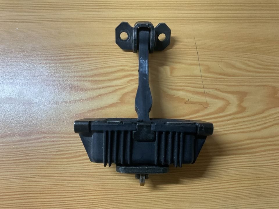 A6397200016 MERCEDES W639 ÖN SAĞ KAPI GERGİSİ ÇIKMA ORJİNAL