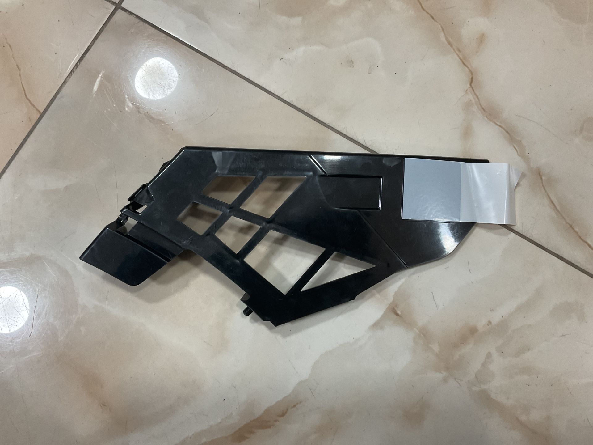 A1778851800 MERCEDES W177 SAĞ ÖN TAMPON BRAKETİ SIFIR ORJİNAL
