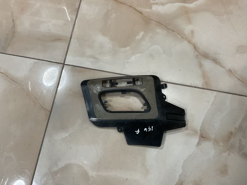 A1568852456 MERCEDES W156 SAĞ FAR FİSKİYE KAPAK AYAĞI ÇIKMA ORJİNAL