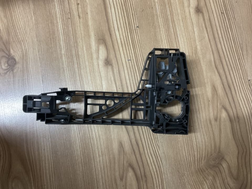 A9107606800 MERCEDES W910 ARKA SAĞ KAPI KOLU TABANI ÇIKMA ORJİNAL