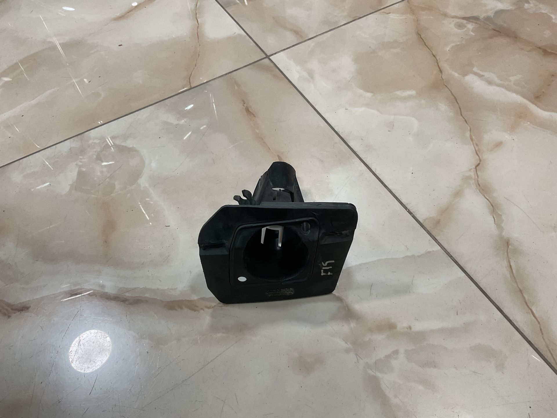 51118056248105034 8105034 BMW F15 FAR FİSKİYE ROBOT YUVASI ÇIKMA ORJİNAL