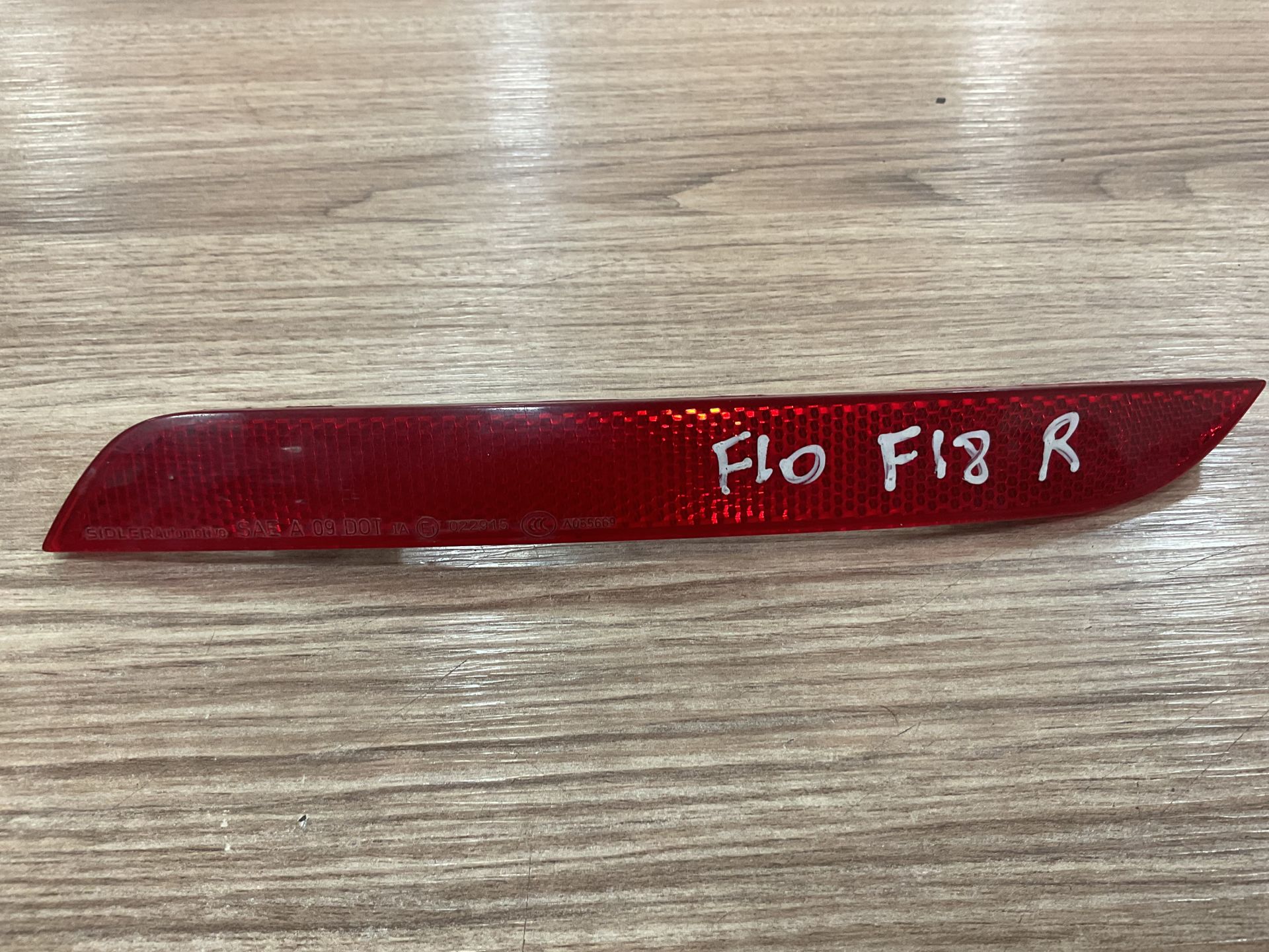 7203238 BMW F10 F18 SAĞ ARKA TAMPON REFLEKTÖRÜ ÇIKMA ORJİNAL