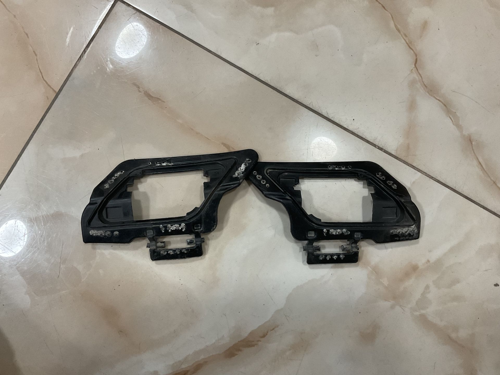 A2048802224 MERCEDES W204 FAR FİSKİYE YUVASI ÇIKMA ORJİNAL